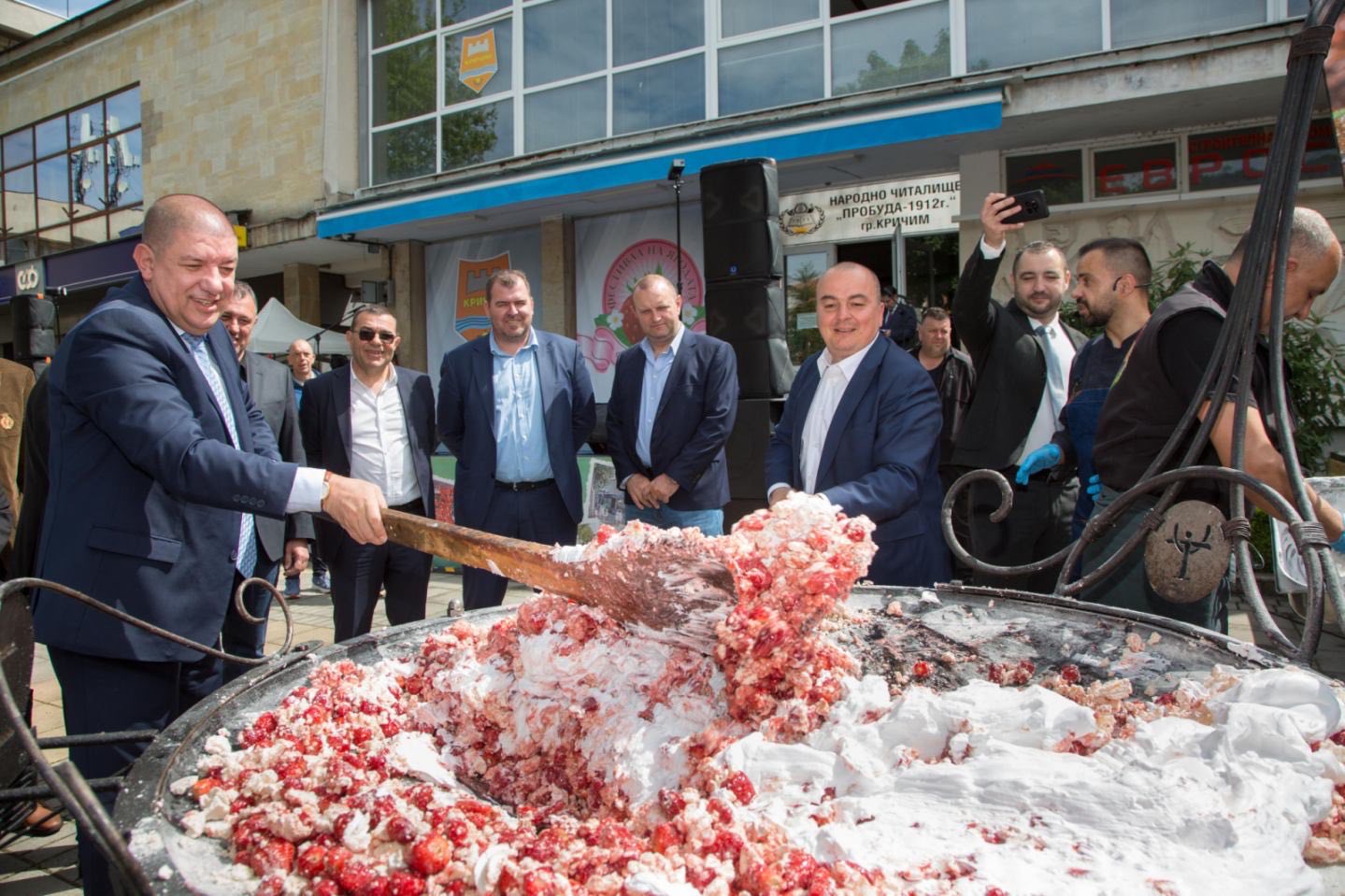 Фестивалът на ягодата - много настроение, усмивки и празничен дух